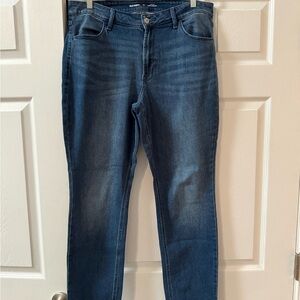 Old Navy High-Rise Wow Straight Jeans in Dark Blue


P1